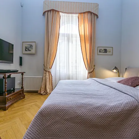 Utulny Se 2 Loznicemi Na Novem Meste *