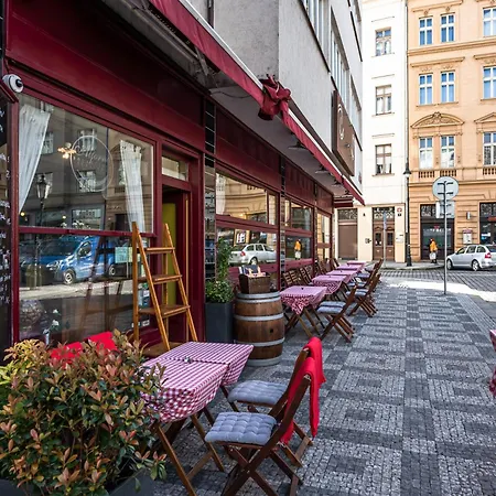 Utulny Se 2 Loznicemi Na Novem Meste * Prag