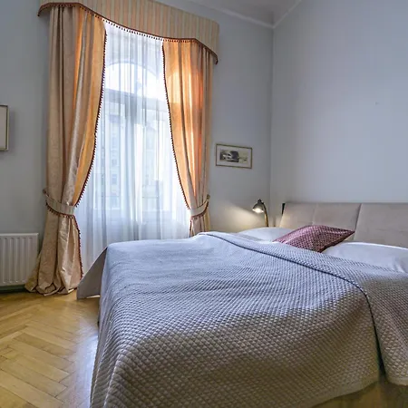 Utulny Se 2 Loznicemi Na Novem Meste Apartment *