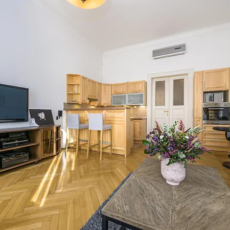Apartment Utulny Se 2 Loznicemi Na Novem Meste *