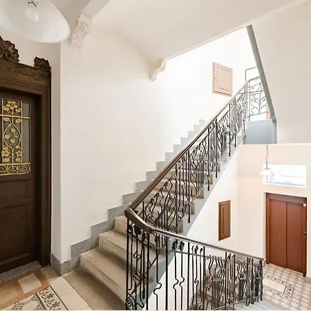 Utulny Se 2 Loznicemi Na Novem Meste * Prag