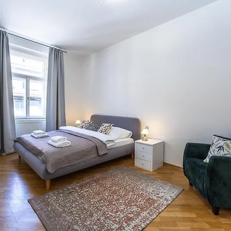Utulny Se 2 Loznicemi Na Novem Meste Apartment